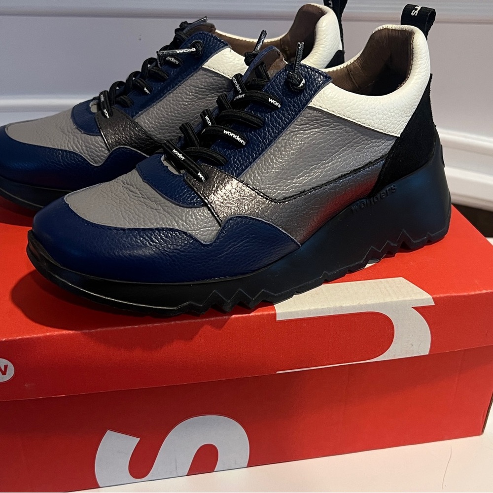 Wonders Blue and Gray Sneakers Modern Design size 5.5-6